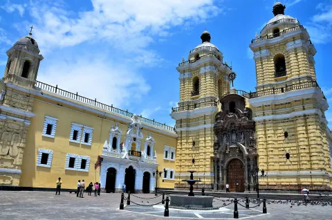 Stadstour Lima: Historisch centrum, Huaca Pucllana &amp; Catacomben met Pisco Sour